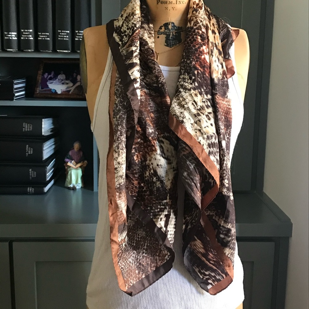 Oscar De La Renta Animal Print Scarf - Picture 7 of 10